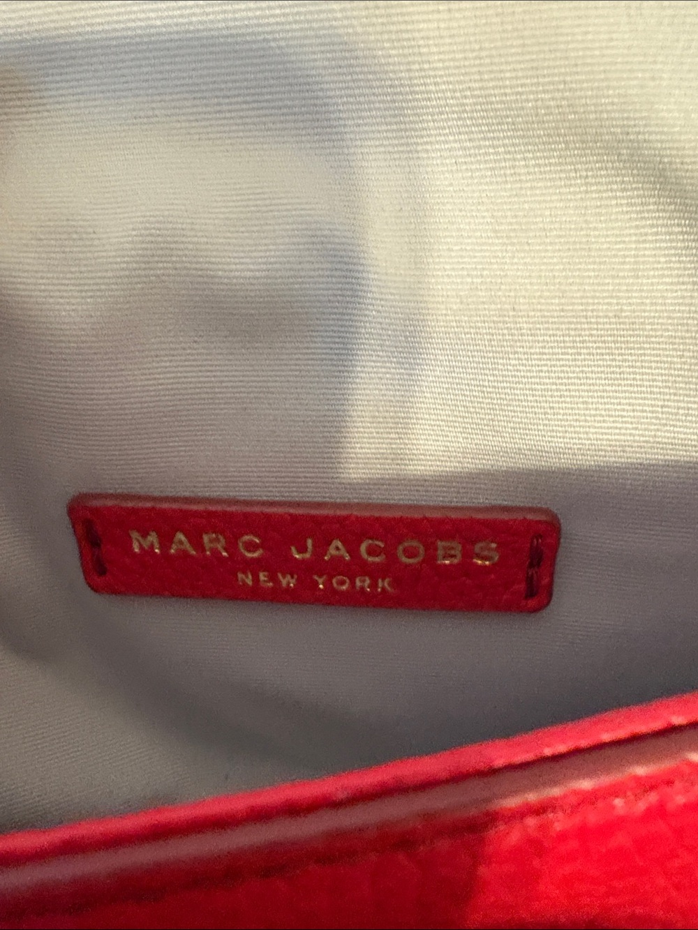 Marc Jacobs Red Pebbled Leather Mini Crossbody with Gold Logo - Picture 2 of 9